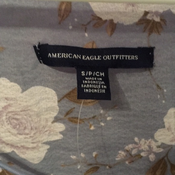 American Eagle floral top (never worn) - Picture 3 of 4